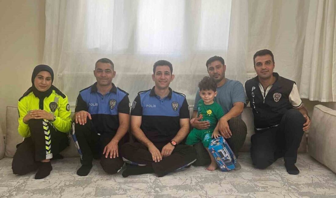 Polisler, Şanlıurfa’nın Ceylanpınar ilçesinde geçtiğimiz gün koşarak çıktığı yolda otomobilin