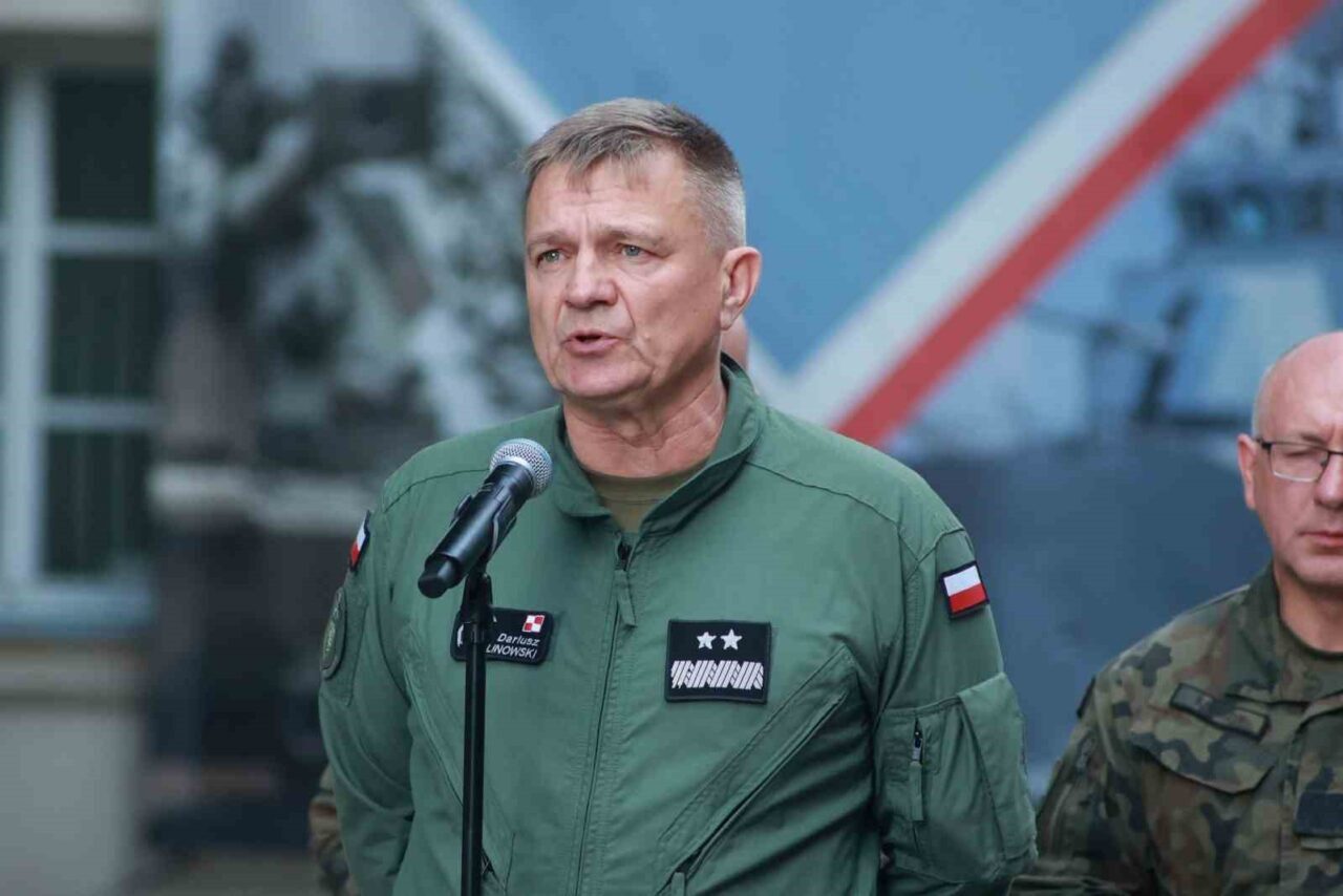 Polonya Milli Savunma Bakanı Wladyslaw Kosiniak-Kamysz, Osiny köyündeki mısır tarlasında