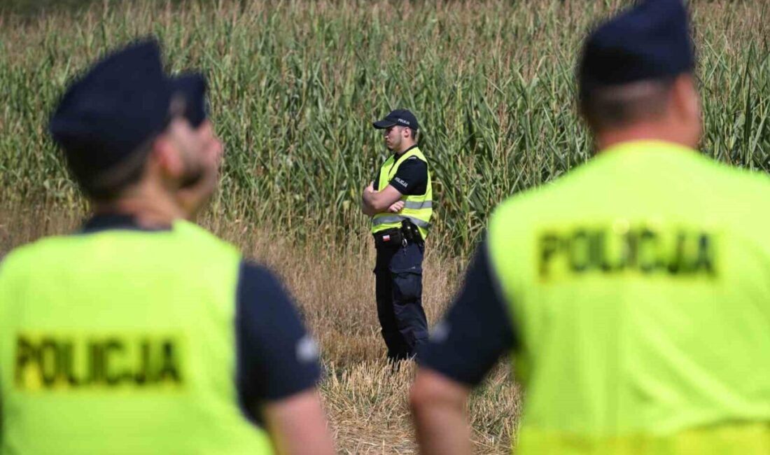 Polonya’da bir tarlaya düşen yabancı madde patladı. Polonya ordusu, Ukrayna