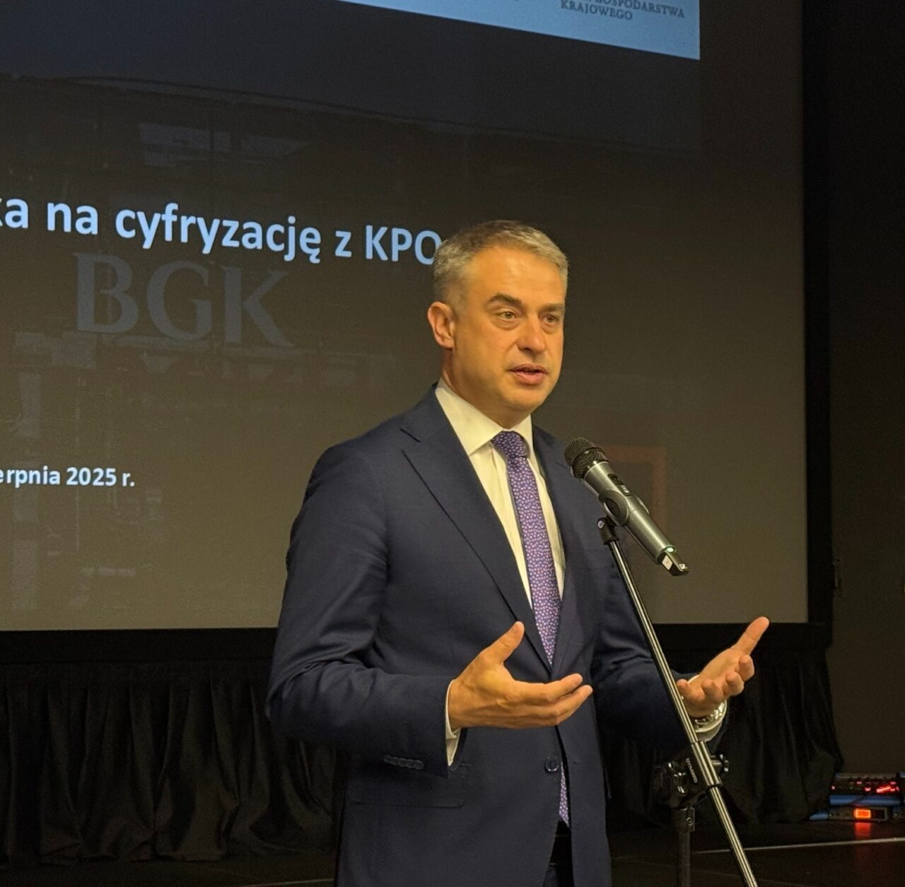 Polonya Bilişim Bakanı Krzysztof Gawkowski, Cumhurbaşkanı Karol Nawrocki’nin Ukraynalılara yardım