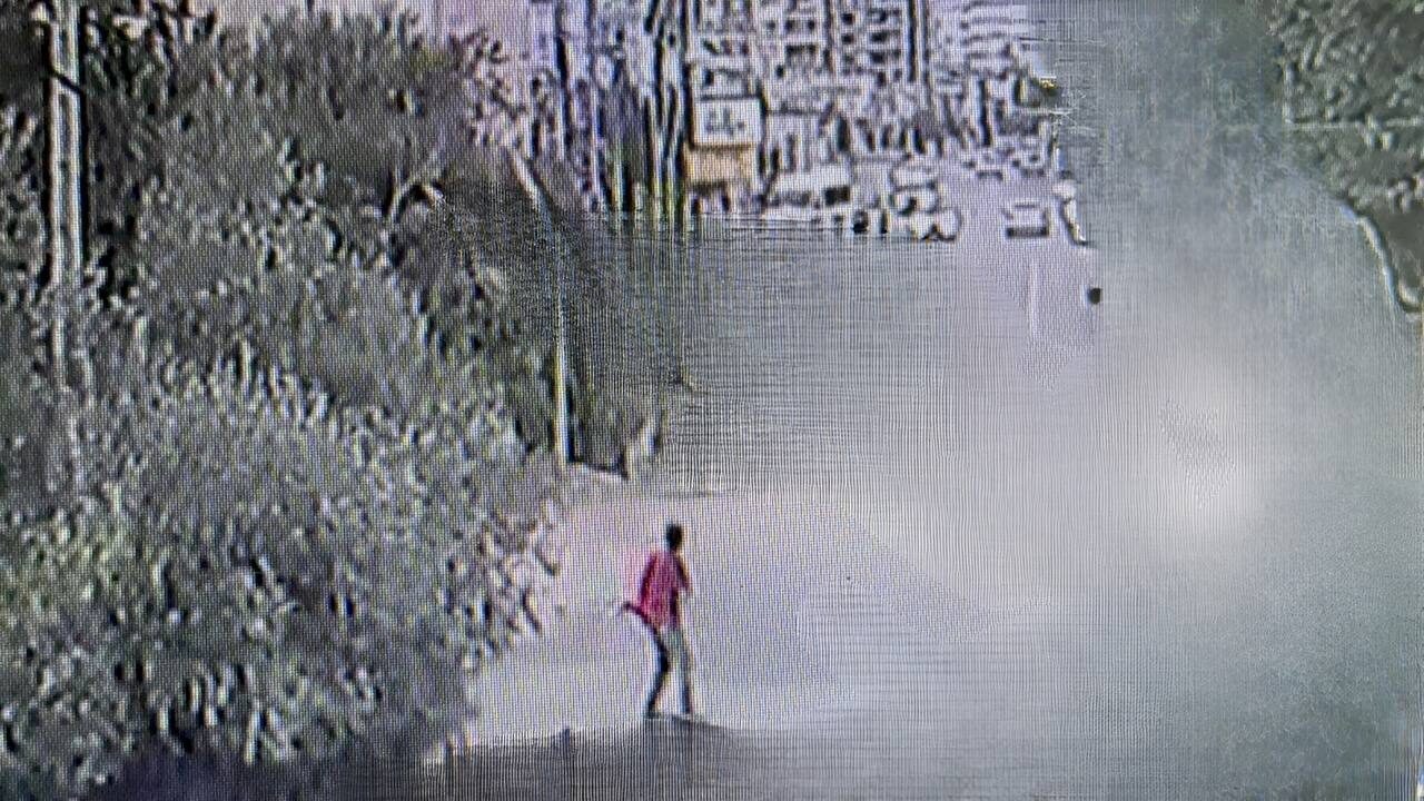 Adana’nın Kozan ilçesinde evinin balkonundan elindeki pompalı tüfekle rastgele ateş