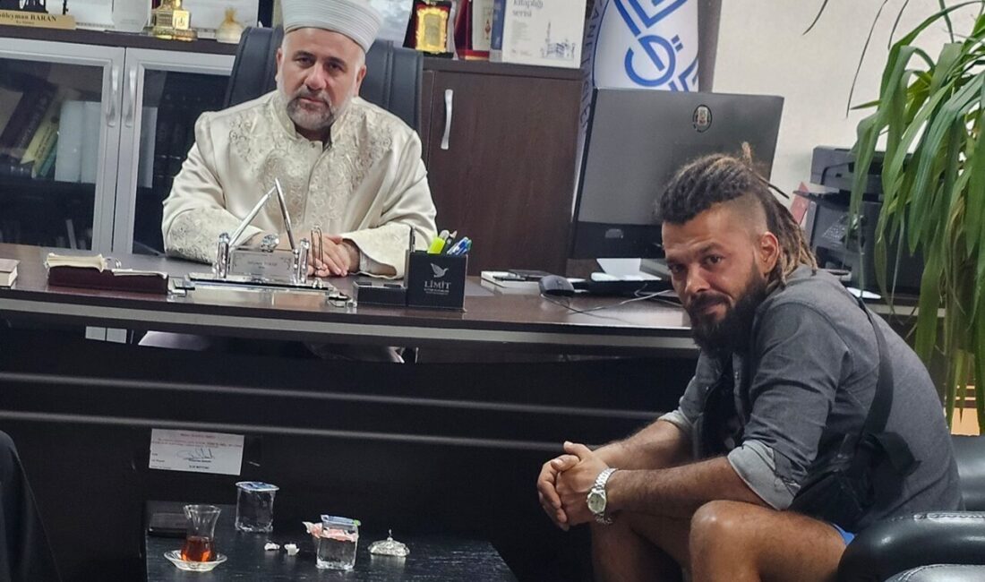 Şırnak’ın Cizre ilçesine bisikletiyle gelen Portekiz vatandaşı Flavio, “Muhammet Mustafa”