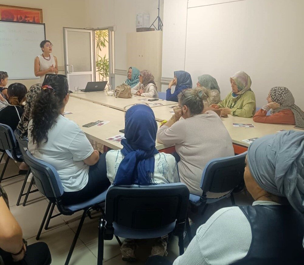 Pursaklar Belediyesi bünyesinde hizmet veren Hanım Evleri’ndeki kursiyerlere, ’Kadına Yönelik