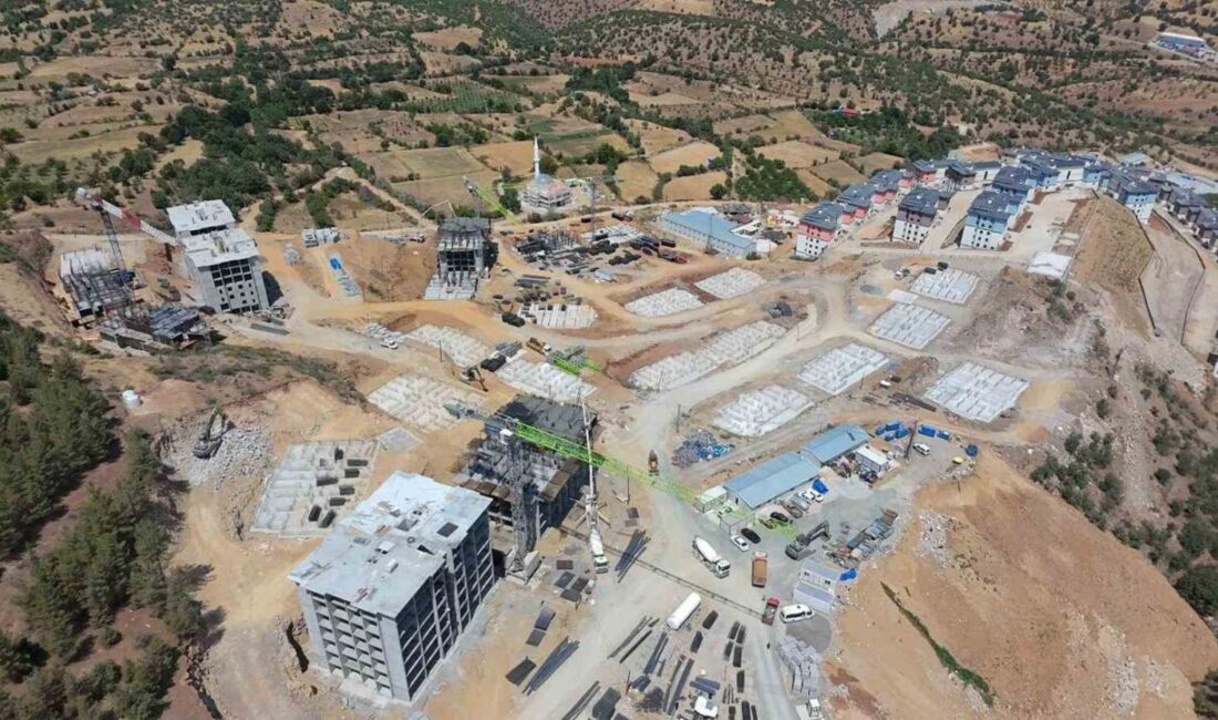 Malatya’nın Pütürge ilçesinde yapımı süren 813 konutluk toplu konut projesinin