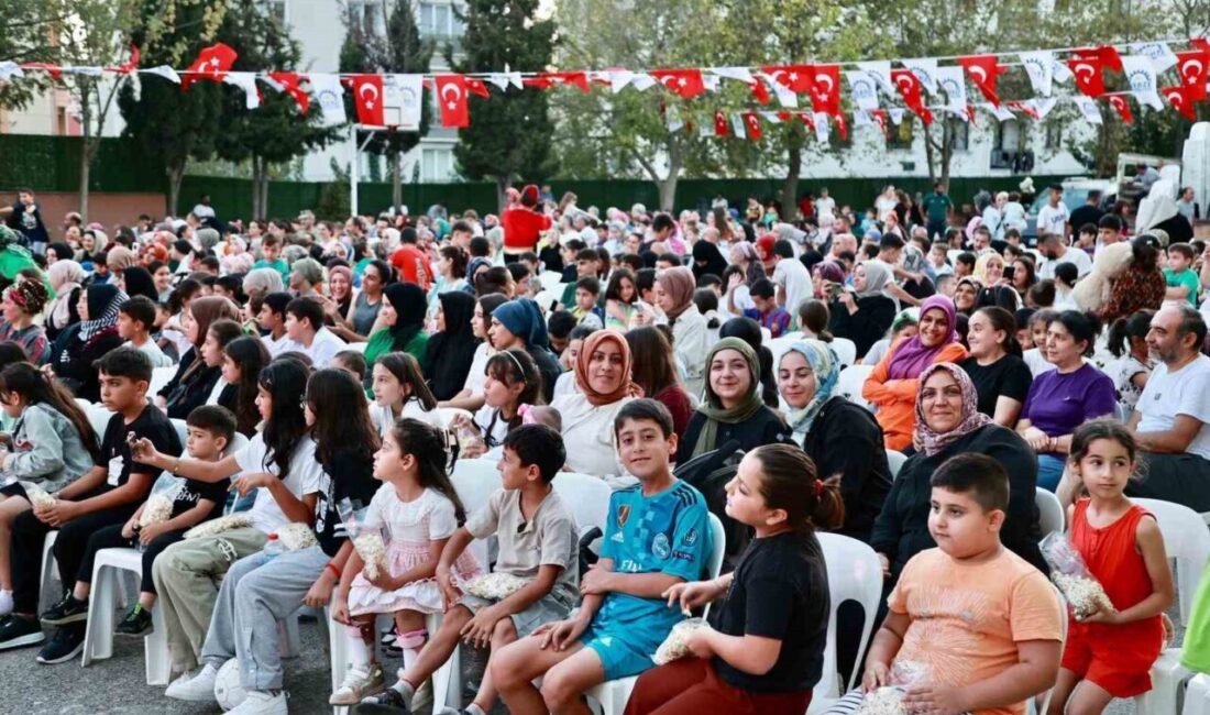 Gebze’de yaz akşamlarını renklendiren ve sokağı adeta açık hava sinema
