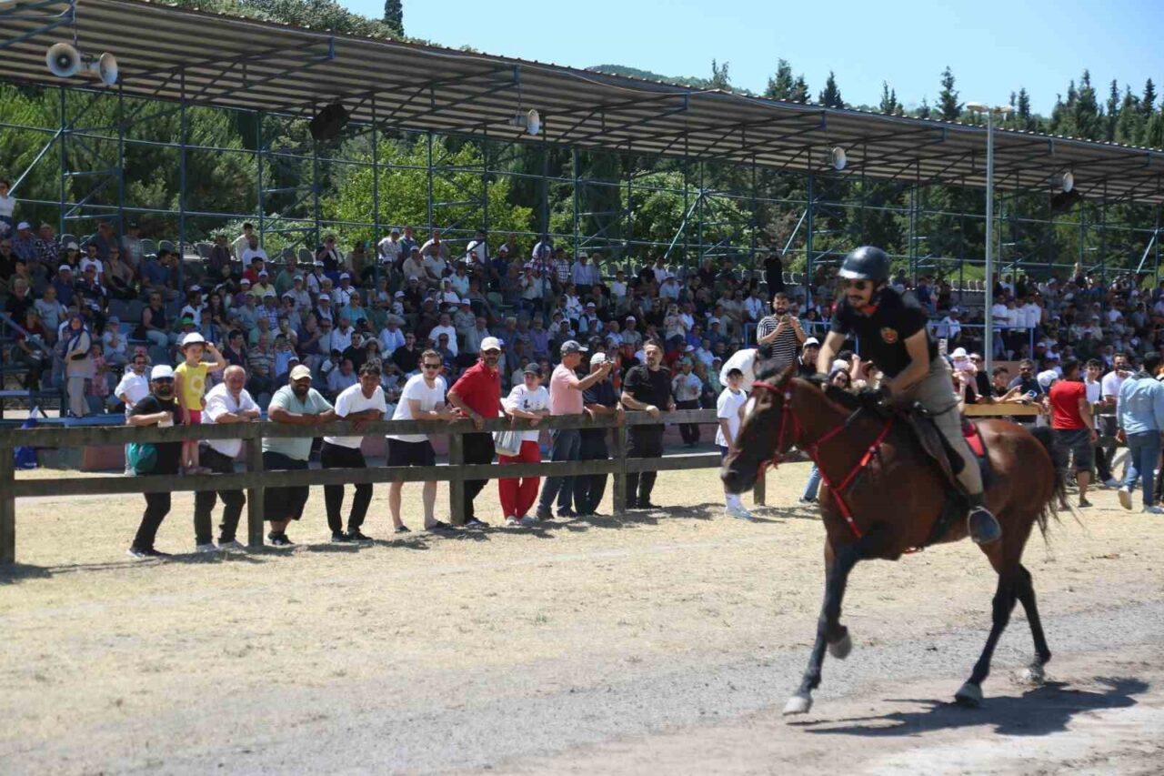 Türkiye’nin dört bir yanından rahvan at yarışçılarının katılacağı, Gölcük Belediyesi