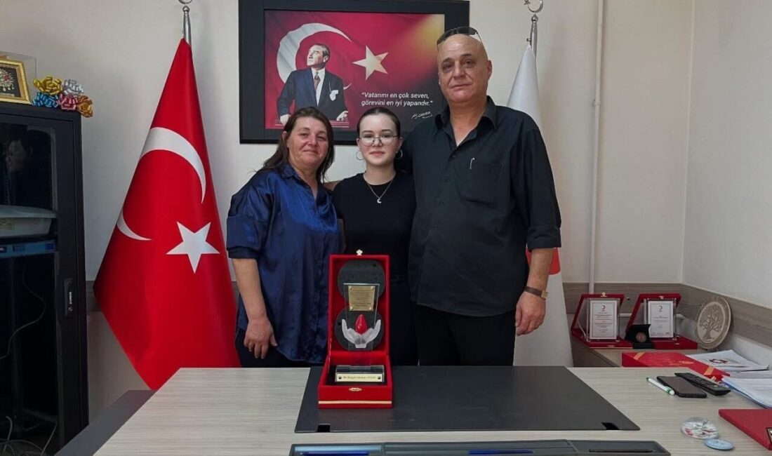 Bilecik’te 47 kere kan veren Turgut Gürkan Masat’a plaketi takdim