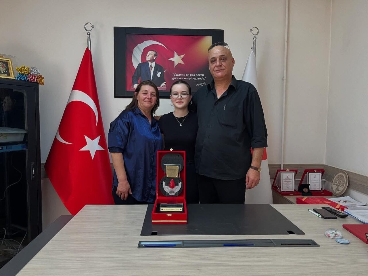 Bilecik’te 47 kere kan veren Turgut Gürkan Masat’a plaketi takdim