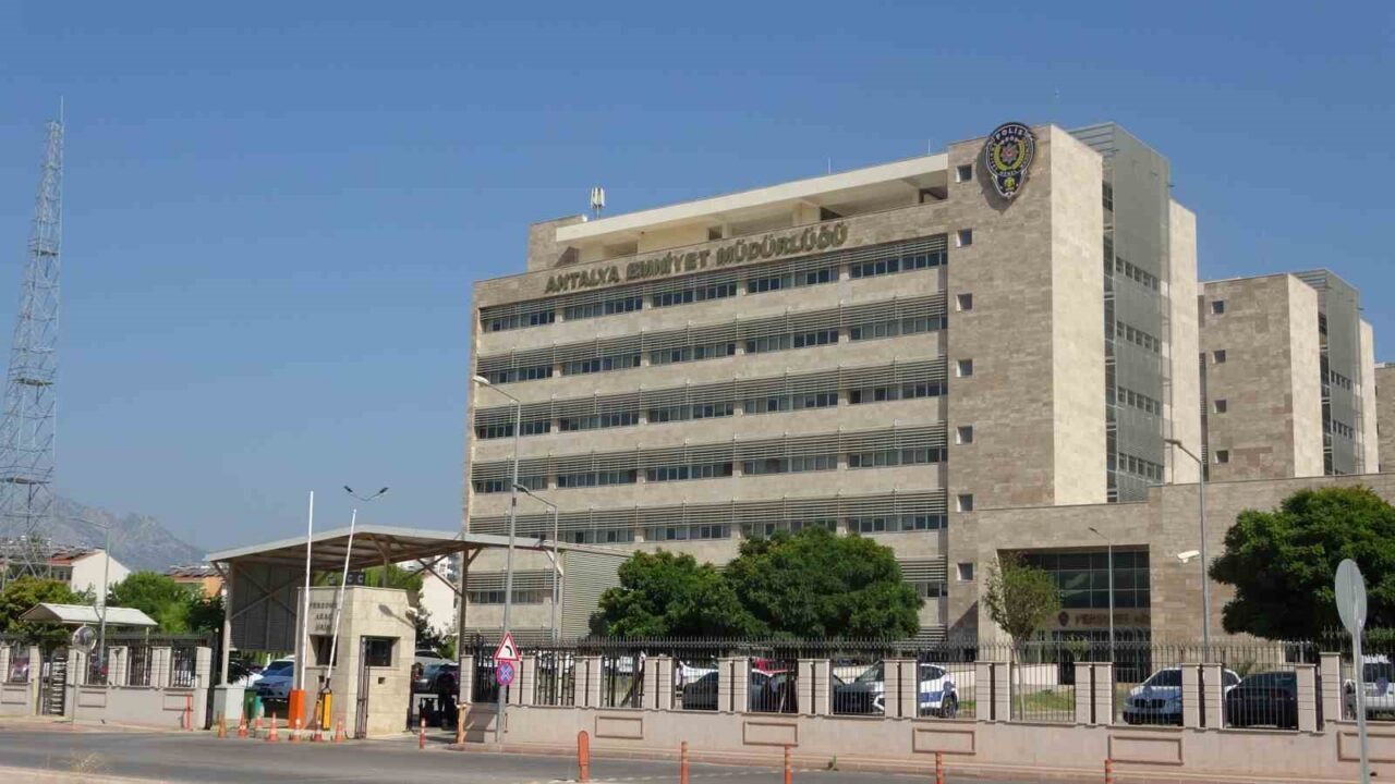 Antalya Büyükşehir Belediyesi’ne yönelik rüşvet ve yolsuzluk soruşturması kapsamında önceki