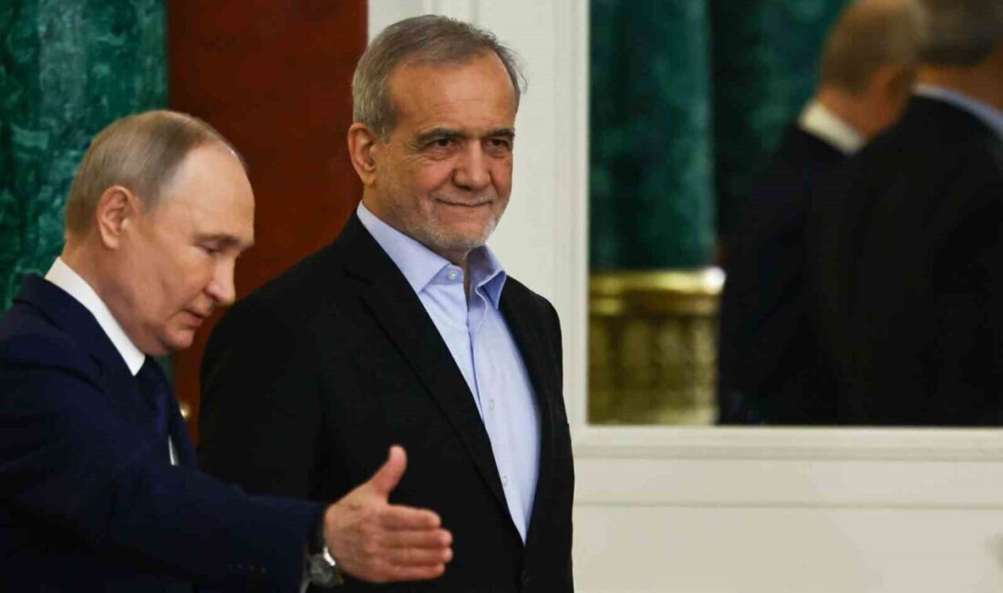 Rusya Devlet Başkanı Vladimir Putin, İran Cumhurbaşkanı Mesud Pezeşkiyan ile