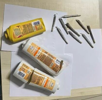 İzmir Otogarı’nda polis ekipleri tarafından yapılan denetimlerde, narkotik köpeğinin tepki