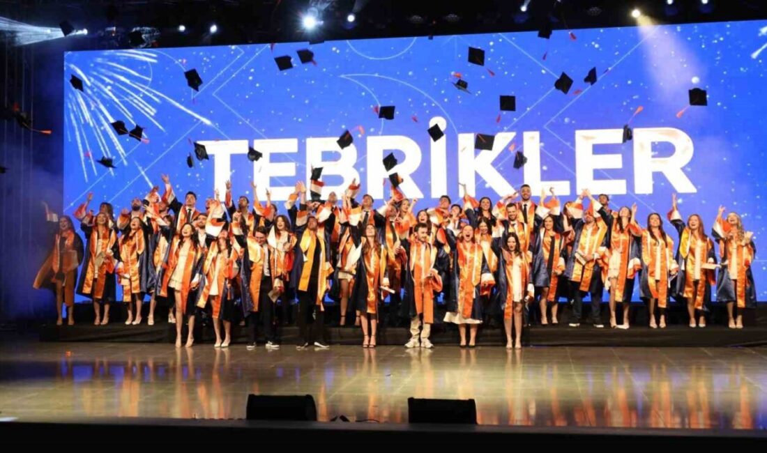 İzmir Ekonomi Üniversitesi (İEÜ) Tıp Fakültesi’ndeki eğitimlerini başarıyla tamamlayan 44