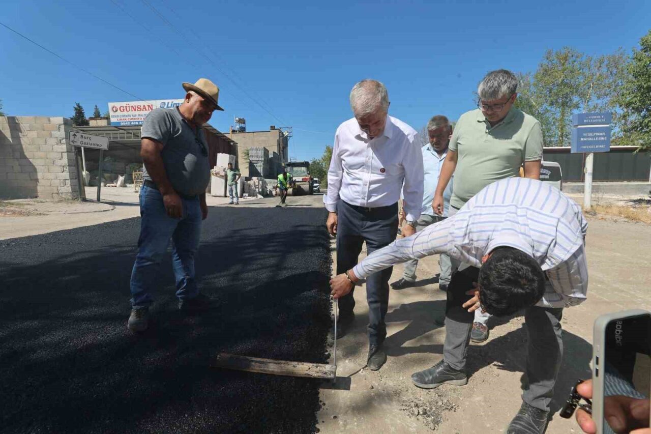 Şahinbey Belediyesi asfalt çalışmalarına ara vermeden devam ediyor. Şahinbey ilçesinin