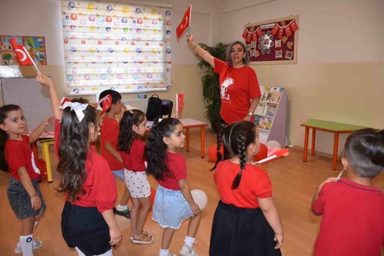 Şahinbey Belediyesi’ne bağlı Binevler Sosyal Tesisi’nin minik öğrencileri, 30 Ağustos