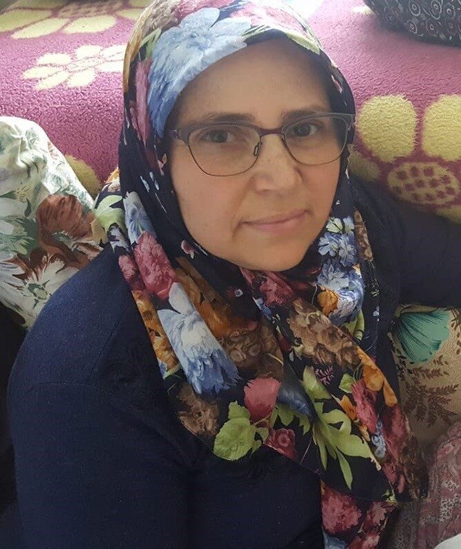 İzmir’in Menderes ilçesinde yürüyüş yapan 55 yaşındaki kadın, sahipsiz köpeklerin