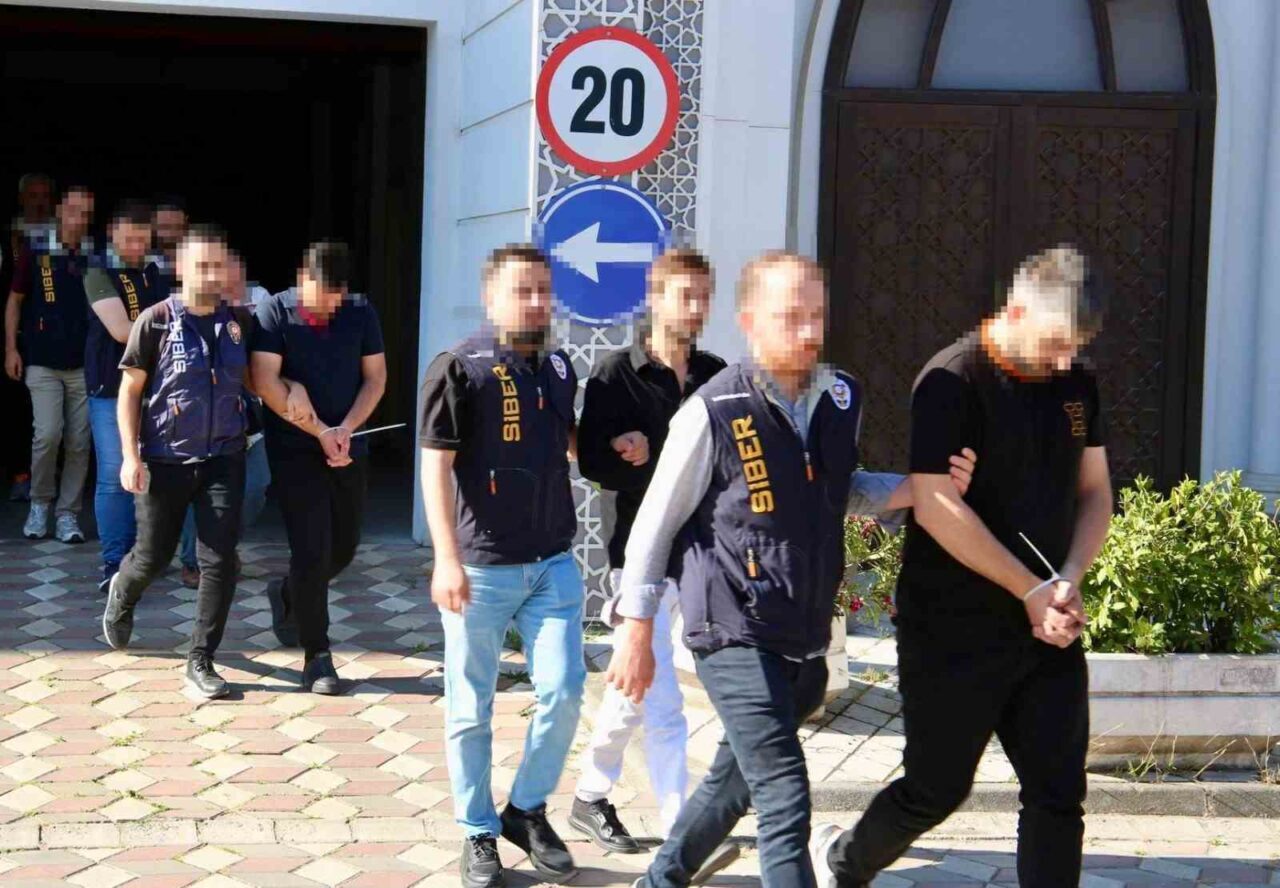Afyonkarahisar’da polis tarafından yapılan operasyonda internet üzerinden verdikleri sahte araç