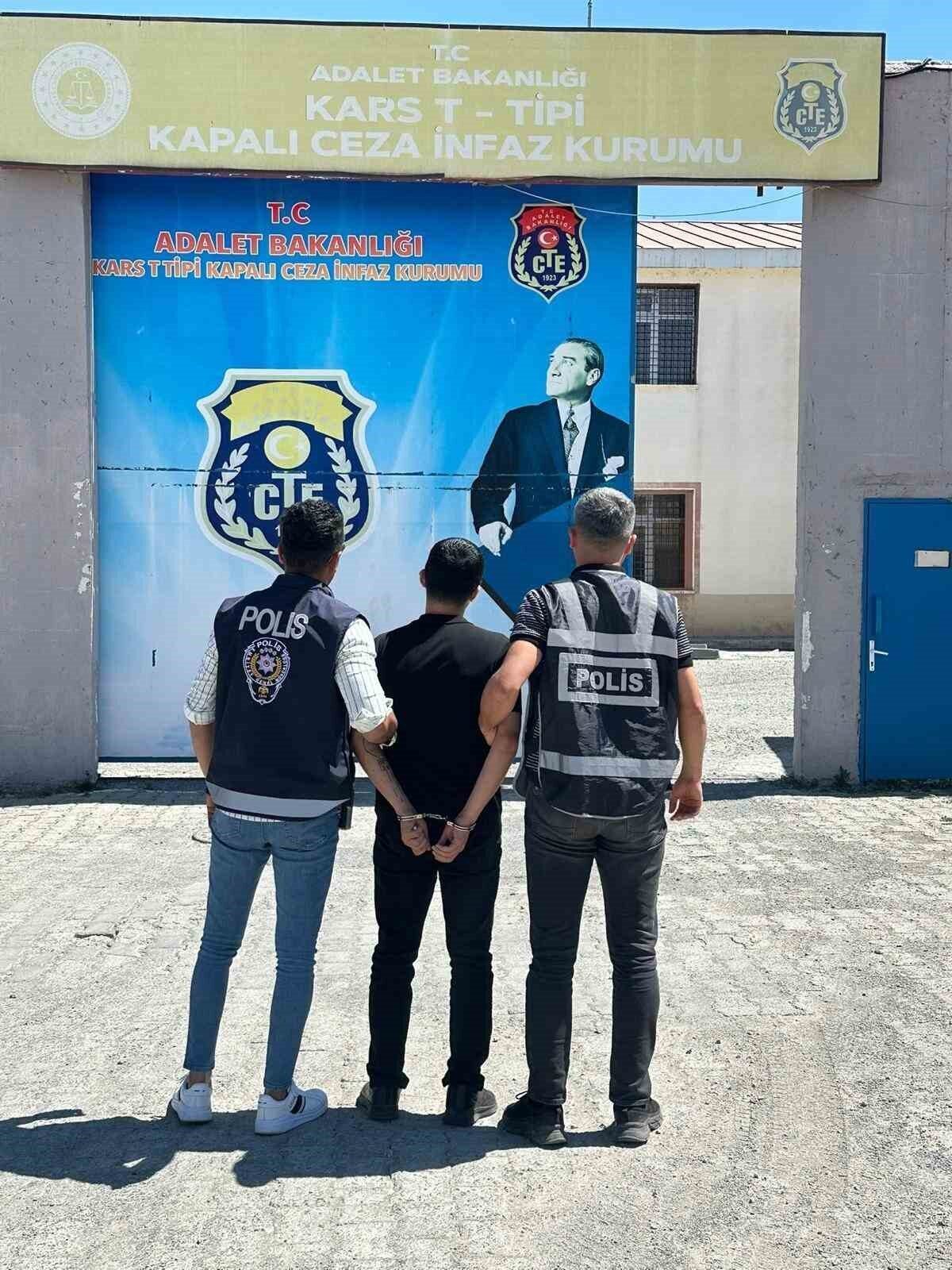 Hakkında 10 yıl hapis cezası bulunan 1 kişi düzenlediği sahte