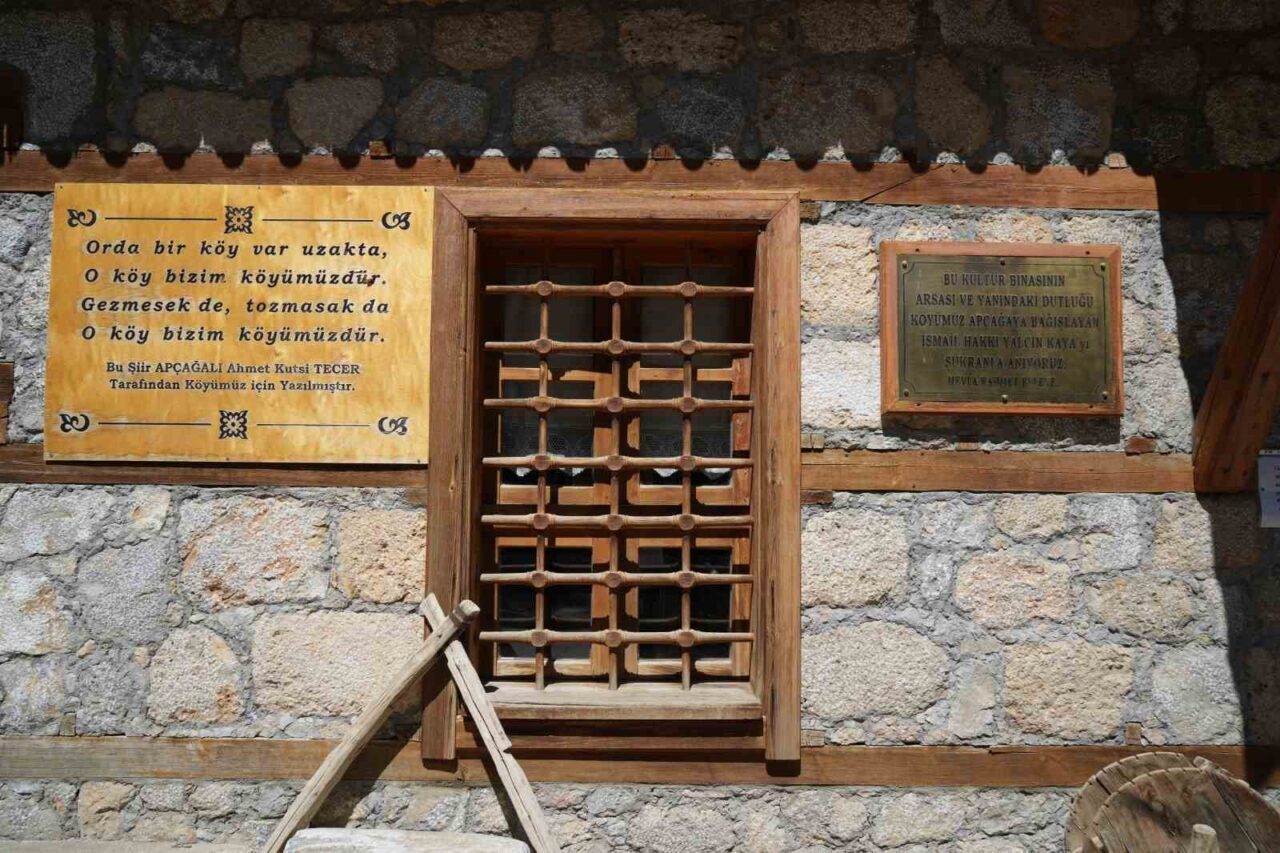 “Orada bir köy var uzakta” adlı şiiri yazan şair Ahmet