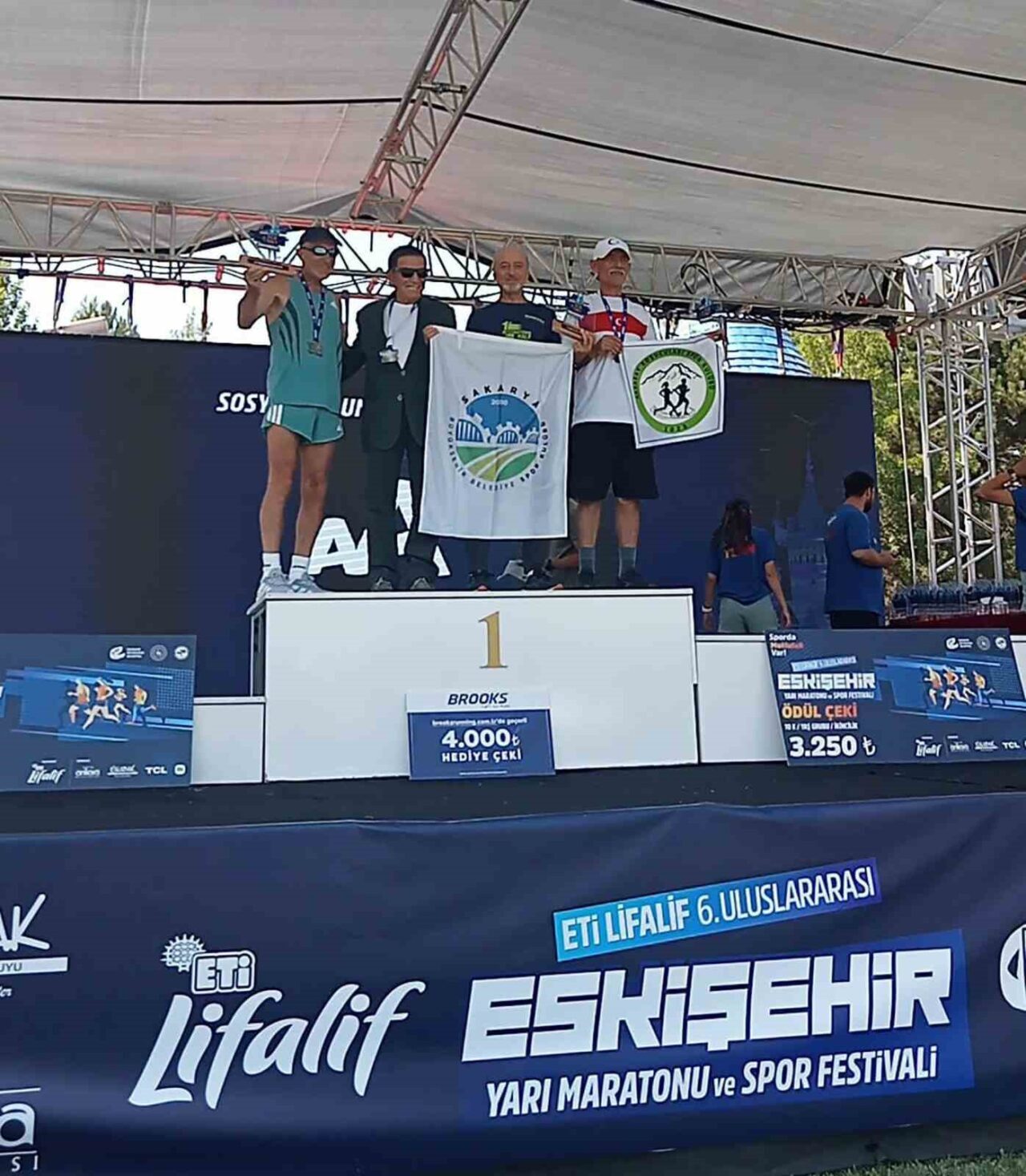 Sakarya Büyükşehir Belediyesi Spor Kulübü’nün başarılı atletlerinden Ali Turan, Eskişehir’de