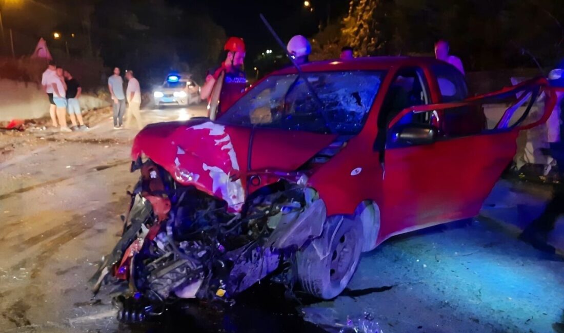 Sakarya’nın Sapanca ilçesinde sürücüsünün kontrolünden çıkan otomobil duvara çarptı. Otomobilin