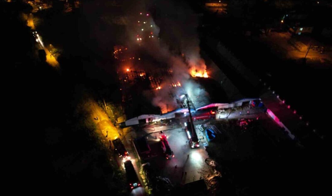 Sakarya’nın Geyve ilçesinde 6 bölümden oluşan fabrikada çıkan yangın, yaklaşık