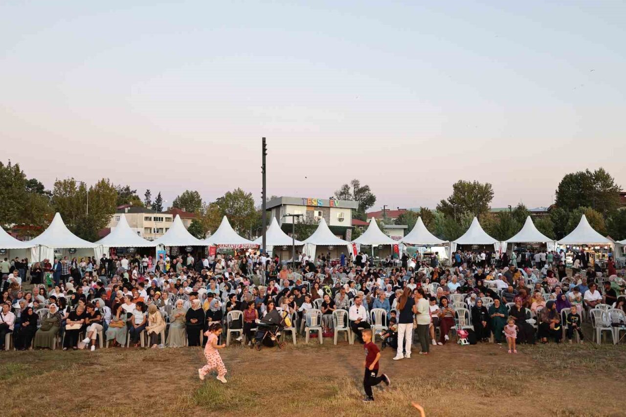 Sakarya Büyükşehir Belediyesi’nin Millet Bahçesi’nde büyük coşkuya sahne olan Sakarya