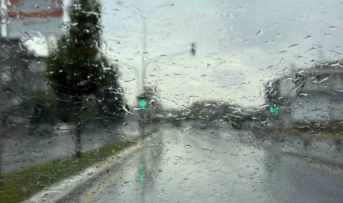 Meteoroloji Genel Müdürlüğü’nün uyarıları sonrasında Sakarya’da sabah saatlerinde yağmur etkili