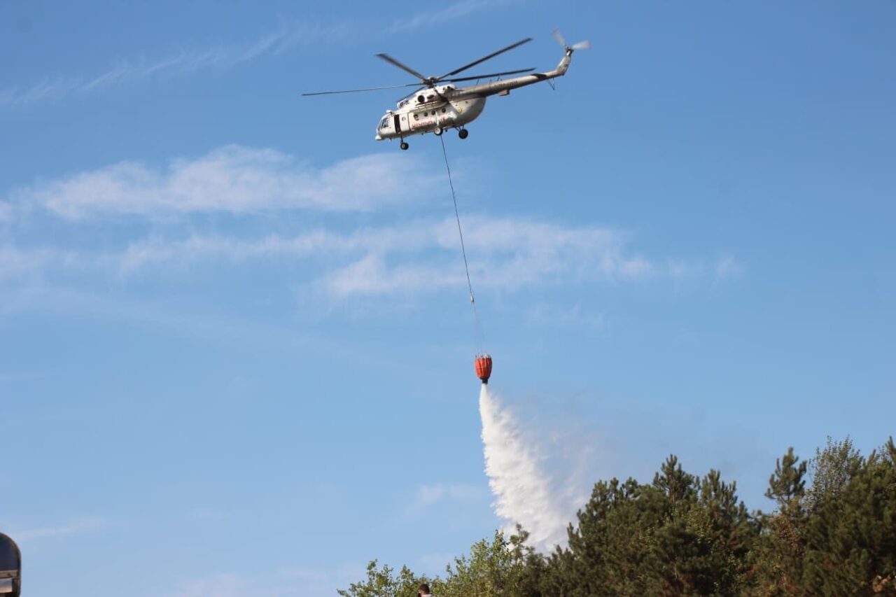 Sakarya’nın Akyazı ilçesinde ormanlık alanda çıkan, havadan ve karadan müdahale