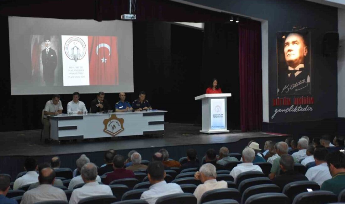 Manisa’nın Salihli ilçe Kaymakamı Ali Güldoğan, 103 mahalle muhtarı ile