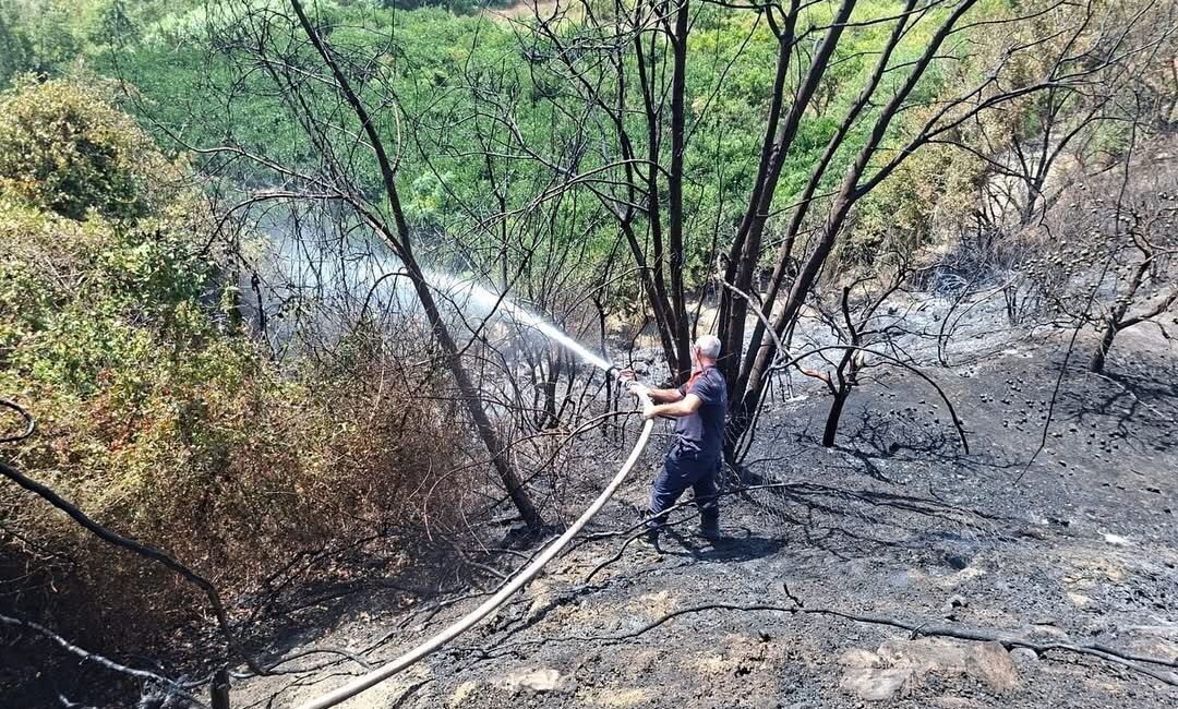 Hatay’ın Samandağ ilçesinde çıkan bahçe yangını ekipler tarafından büyümeden söndürüldü.