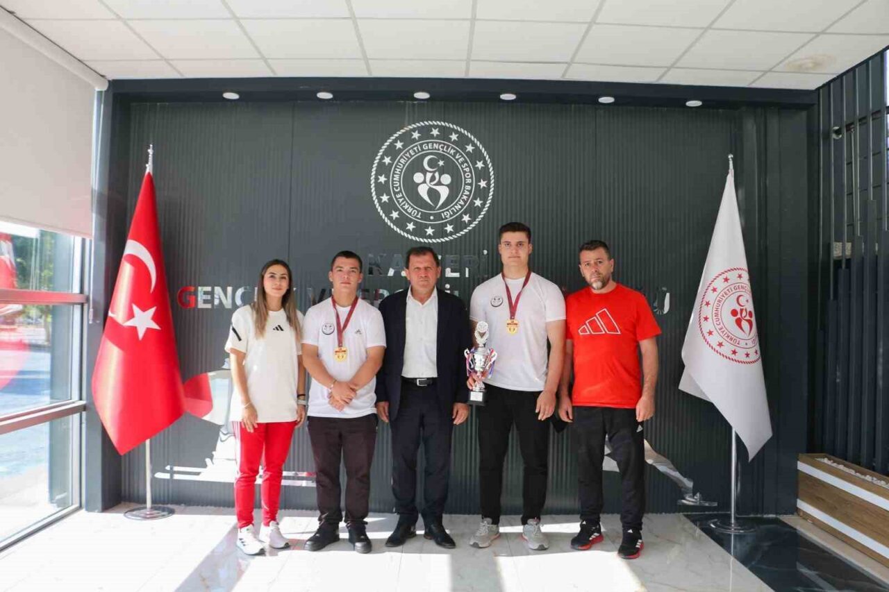Türkiye Halter Şampiyonası’ndan 2 altın madalya ile dönen sporcular ve