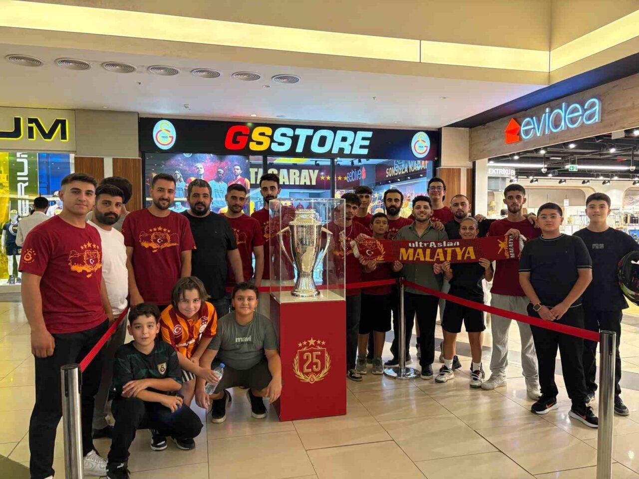 Galatasaray’ın 2024-2025 sezonu Süper Lig şampiyonluğunu simgeleyen 25. kupa, Malatya’da