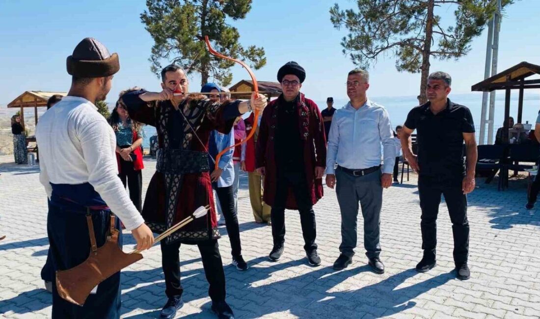 Adıyaman’ın Samsat ilçesinde 30 Ağustos Zafer Bayramı kapsamında tarihte giyilen