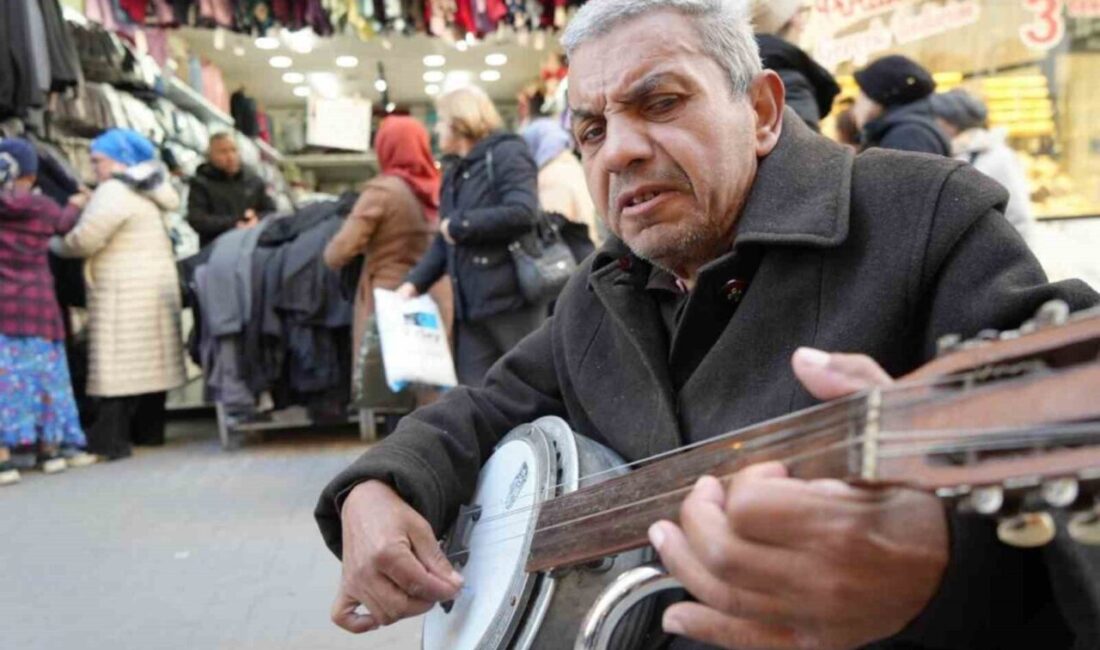 Samsun’da uzun yıllardır sokaklarda cümbüş çalarak geçimini sağlayan ve şeker
