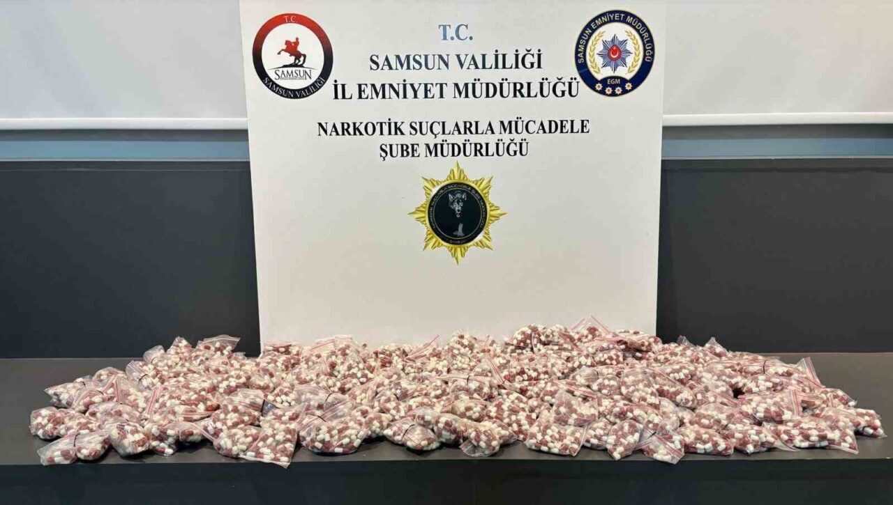 Samsun’dan narkotik polisi tarafından bir araçta yapılan aramada 11 bin