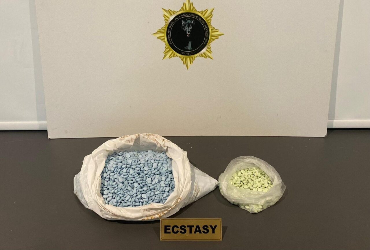 Samsun’da düzenlenen uyuşturucu operasyonunda 5 bin 144 adet ecstasy hap