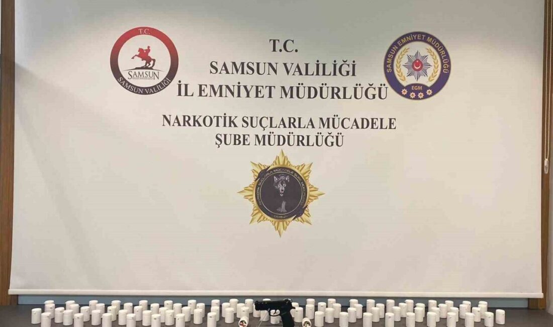 Samsun’da düzenlenen uyuşturucu operasyonunda gözaltına alınan 2 kişi ile birlikte