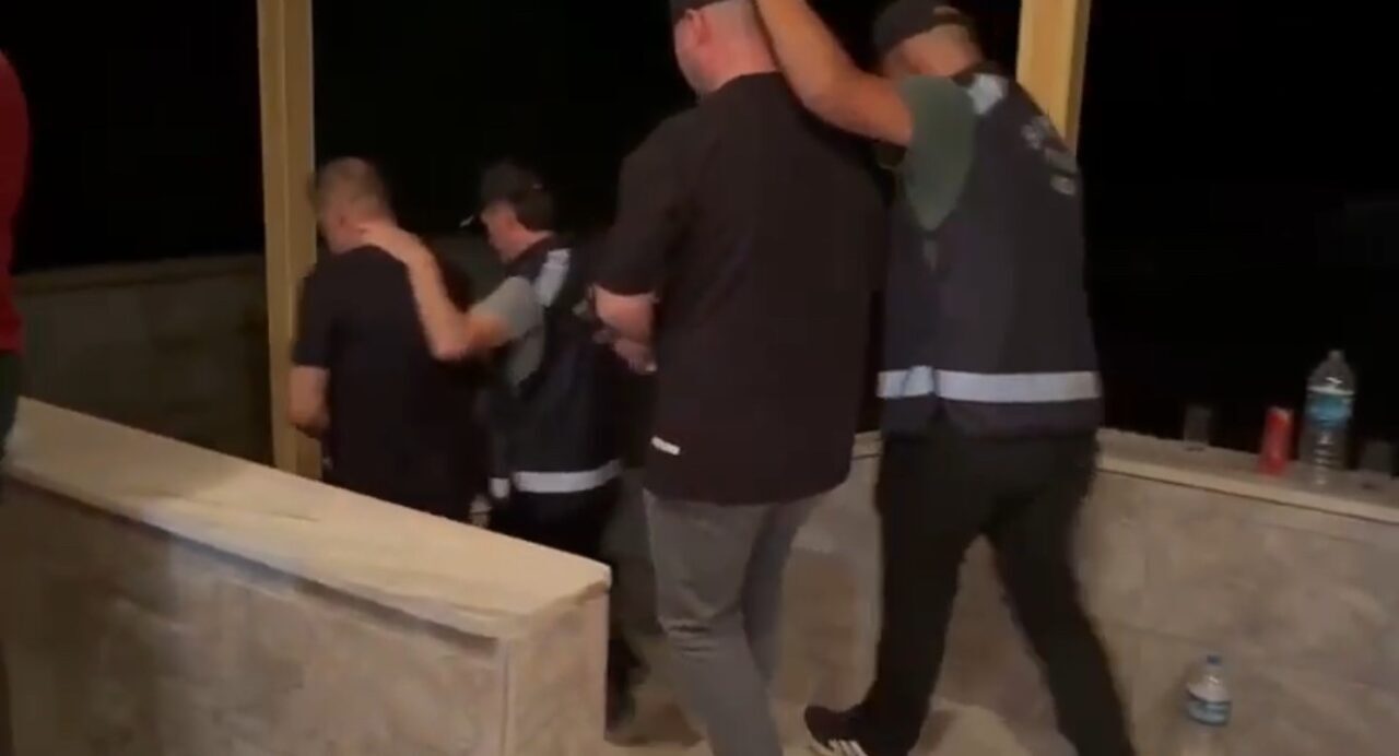 Samsun’un Çarşamba ilçesinde haklarında “kişiyi hürriyetinden yoksun kılma, yağma ve