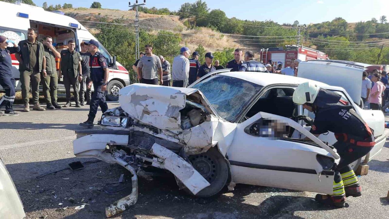 Samsun’un Vezirköprü ilçesinde iki aracın kafa kafaya çarpıştığı kazada 1
