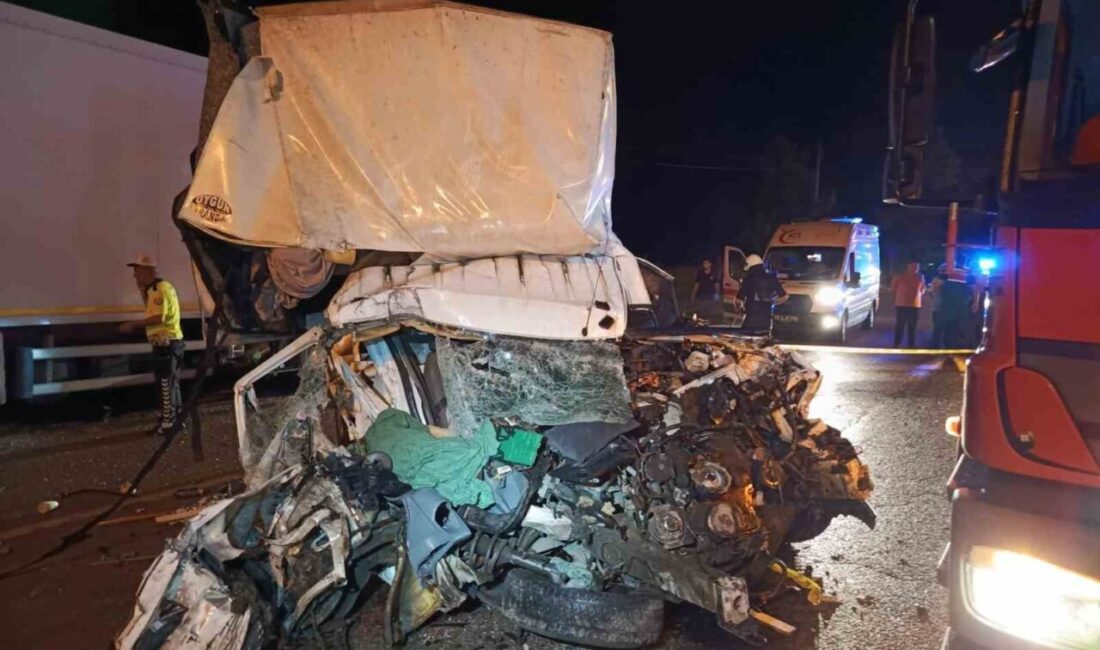 Samsun’da kamyonetin park halindeki tıra arkadan çarptığı kazada 1 kişi