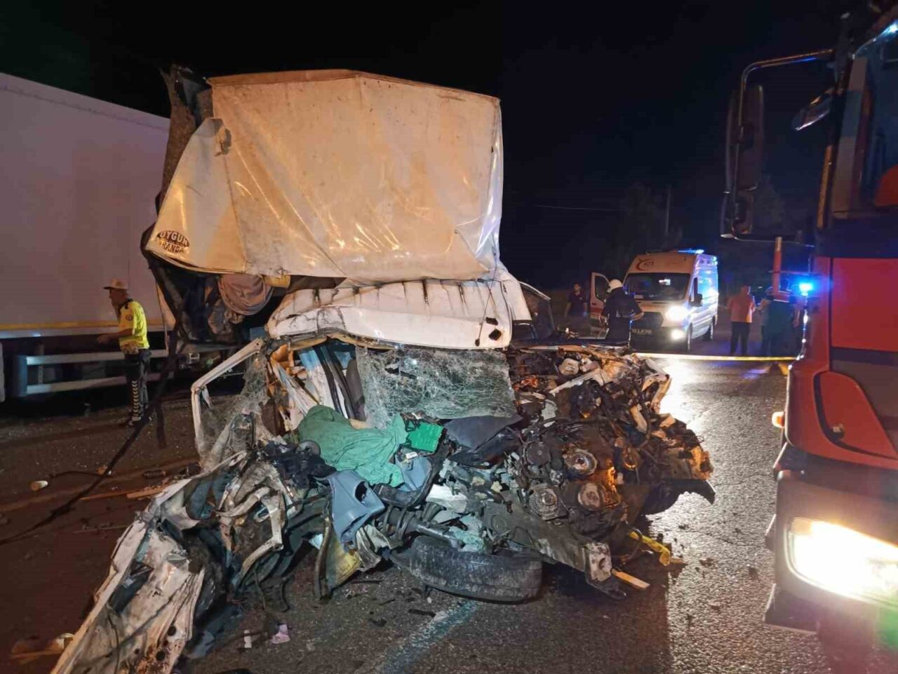 Samsun’da kamyonetin park halindeki tıra arkadan çarptığı kazada 1 kişi