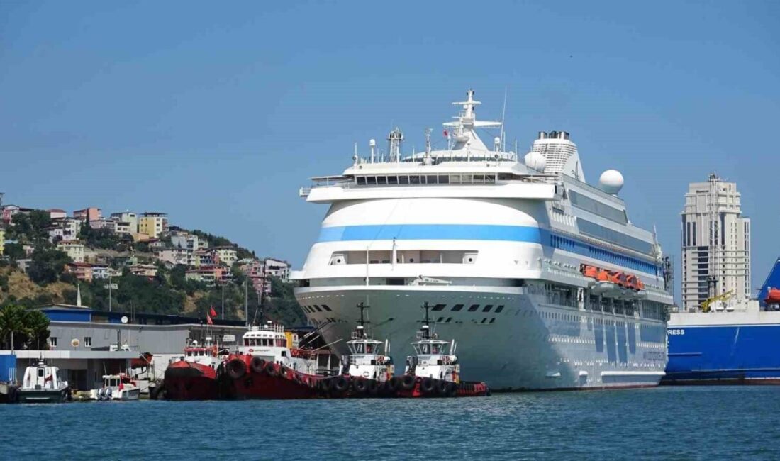 Rusya’nın Sochi Limanı’ndan hareketlenen Astoria Grande isimli yolcu kruvaziyeri 994