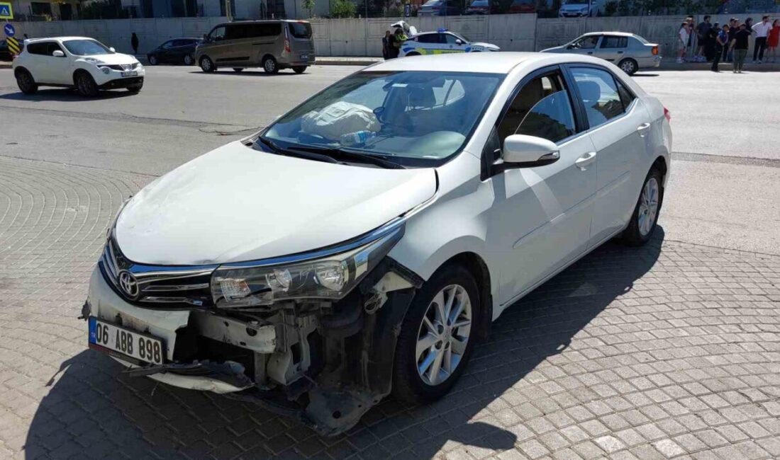 Samsun’da otomobilin kamyonla çarpıştığı kazada 3 kişi yaralandı. Kaza, Samsun’un