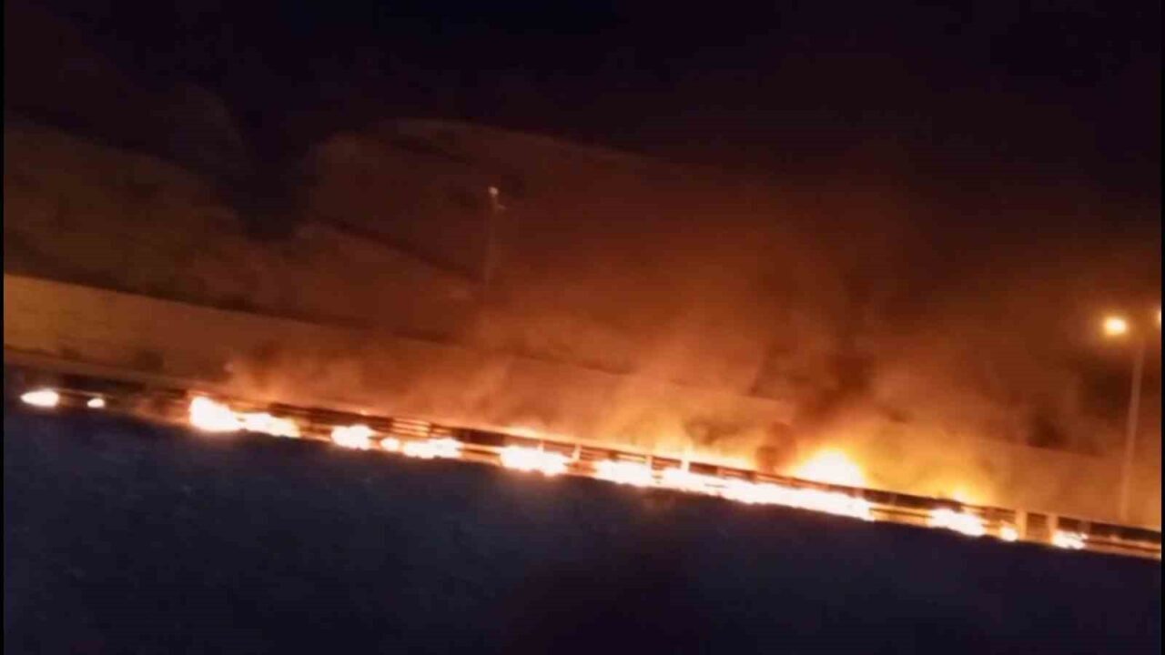 Samsun’da seyir halindeyken yanmaya başlayan tiner, boya ve madeni yağ