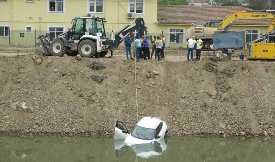 Samsun’un İlkadım ilçesinde dönüş yapmak isteyen SUV tipi araç, Mert