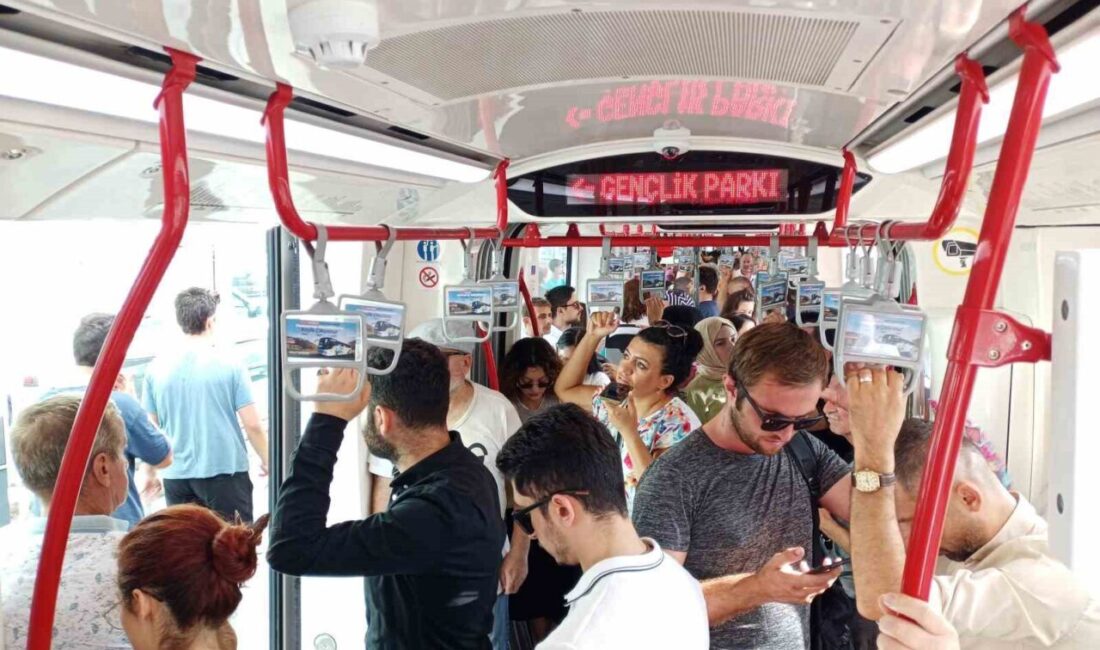Samsun’da son günlerde tramvaylarda yaşanan klima arızaları yolcuları çileden çıkardı.