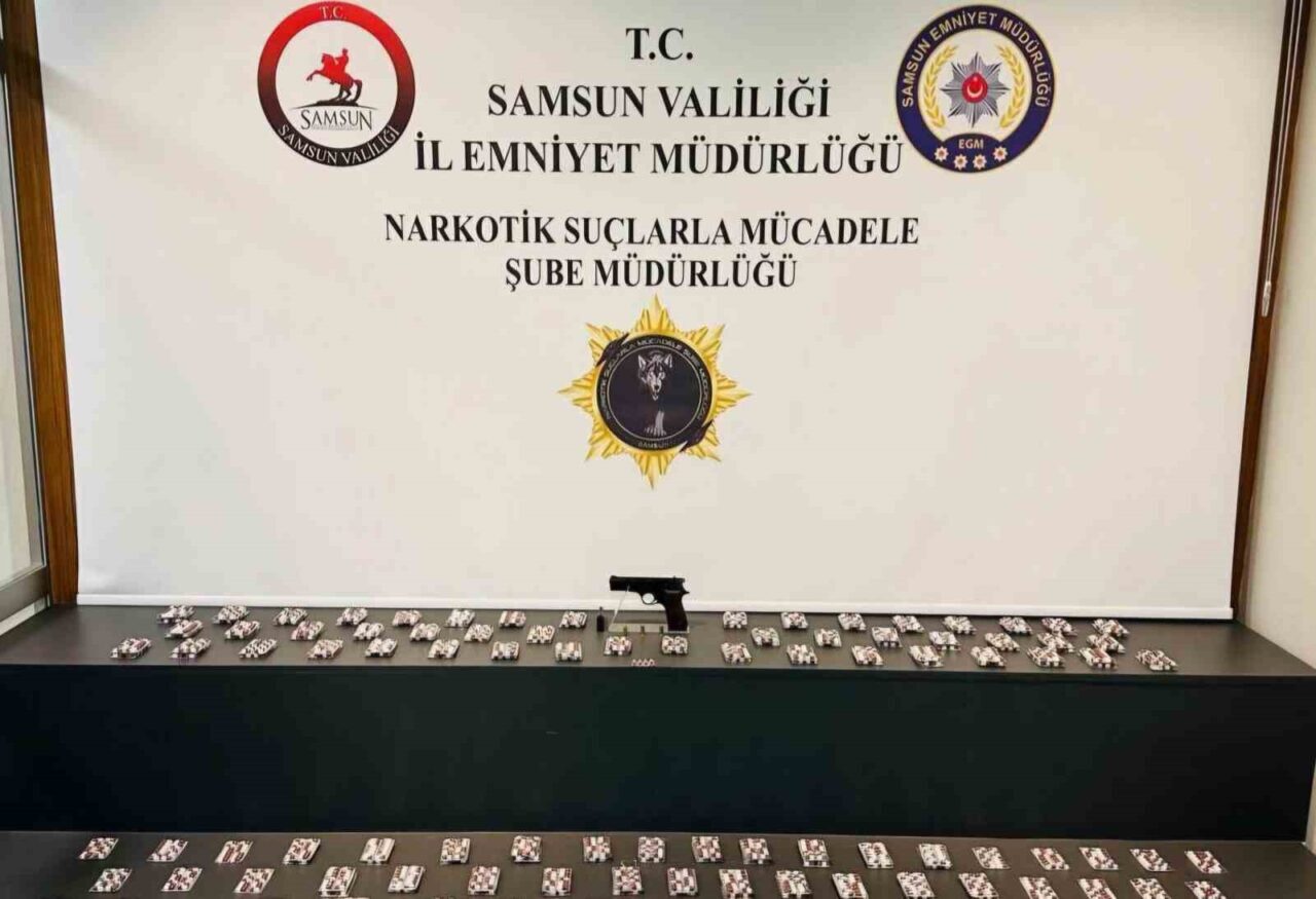 Samsun’da polis tarafından düzenlenen uyuşturucu operasyonunda 5 kişi yakalandı. Edinilen