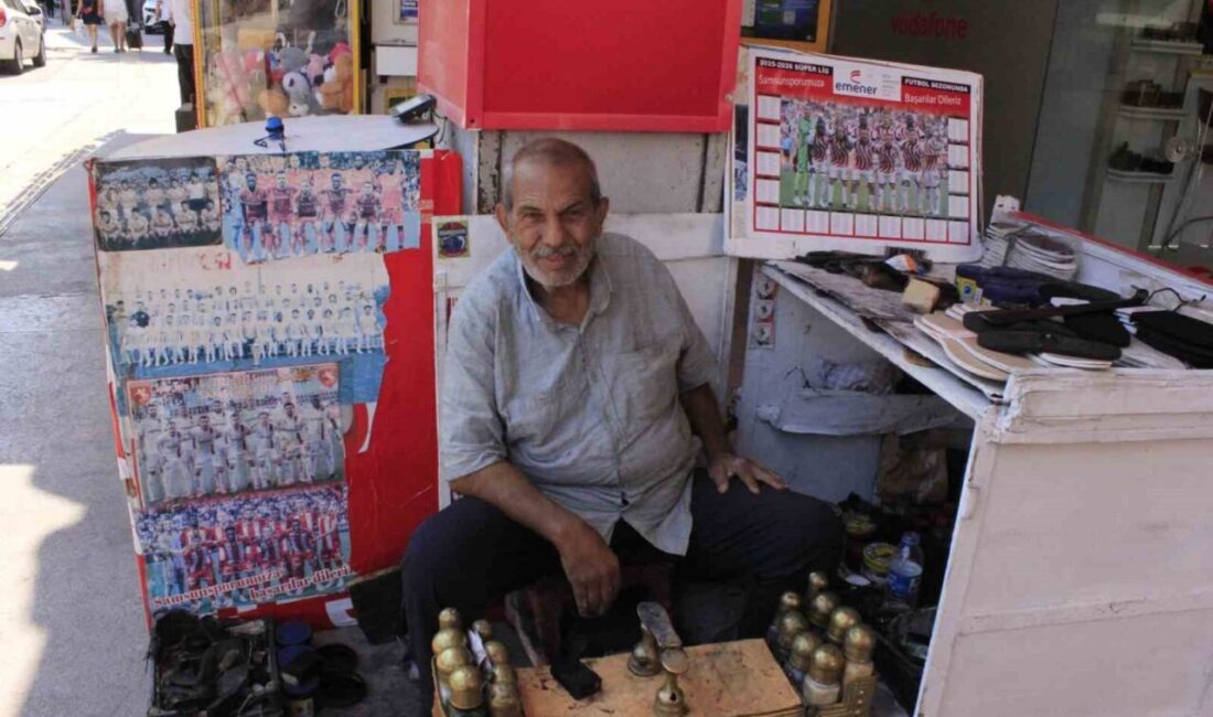 Samsun’da 55 yıldır ayakkabı boyacılığı yapan Aydın Karaca, bugüne kadar