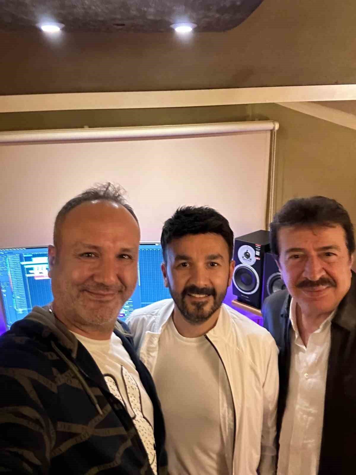 Arabeskin kralı Ferdi Tayfur’un unutulmaz eseri “Beni Düşün” şarkısını, ses