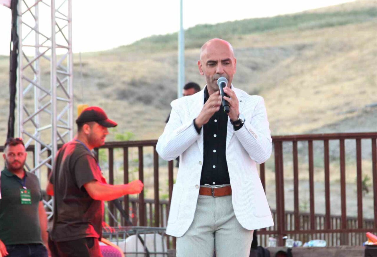 Bitlis’in Ahlat ilçesinde, Malazgirt Zaferi’nin 954. yıl dönümü etkinliklerinin üçüncü